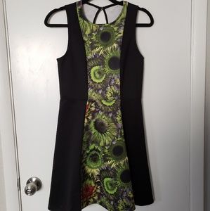 Funky Green and Black Floral Sleeveles Swing Dress